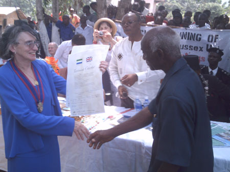 Deputy Mayor and Headman signing charter